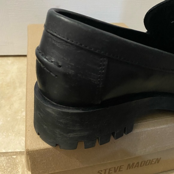 Steve Madden Loafers (LAWRENCE BLACK LEATHER) in Size 9 - Picture 7 of 10